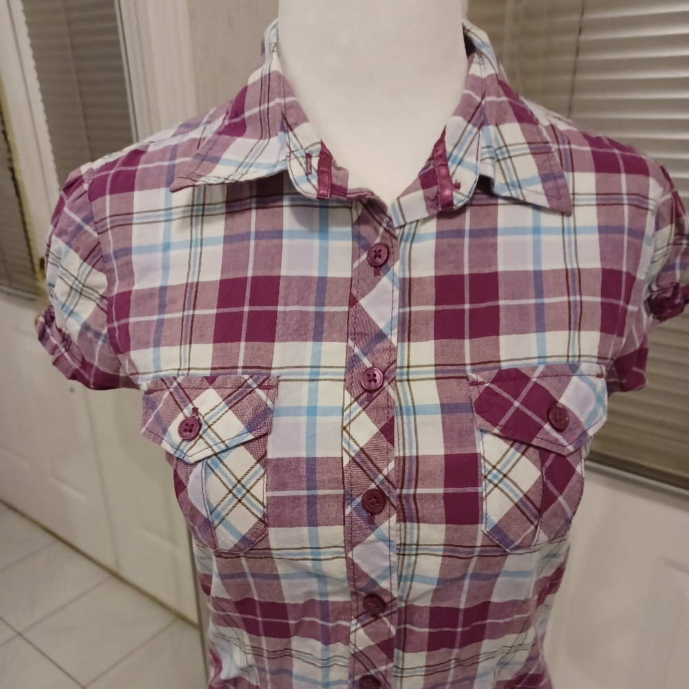 4/$40 Plaid Fitted Blouse - Size Small - Picture 2 of 9